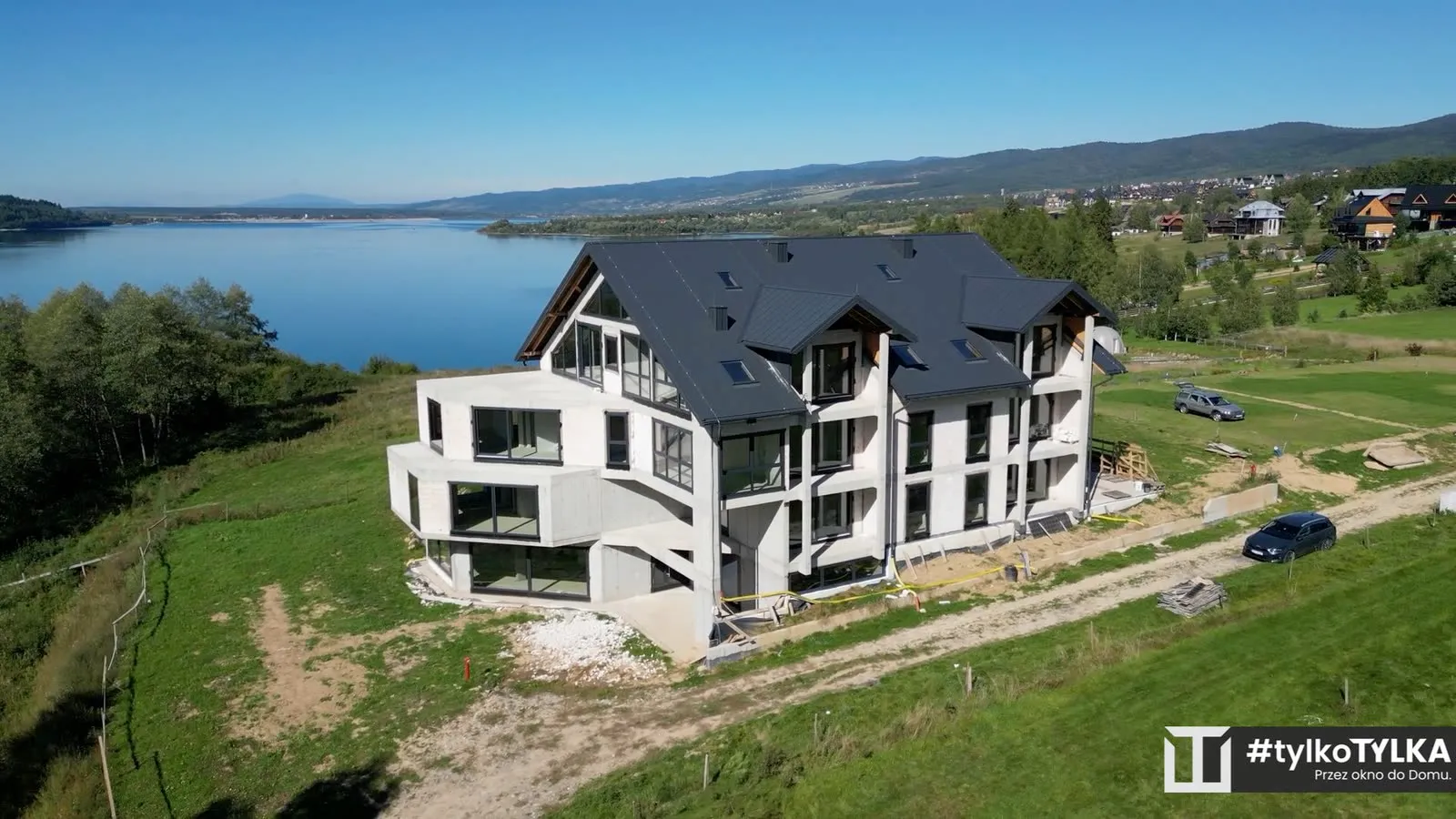 Apartamentowiec nad Jeziorem Czorsztyńskim