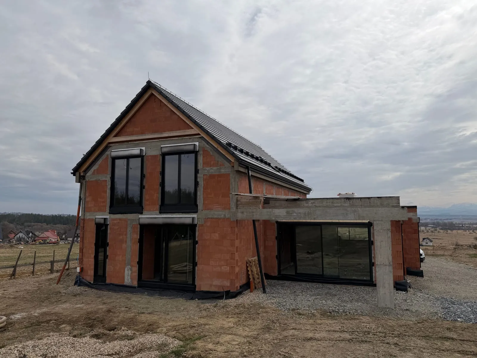 Okna aluminiowe z ukrytym skrzydłem pod Babią Górą