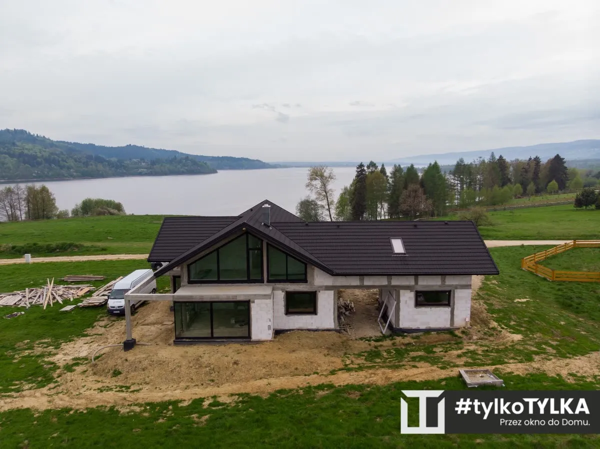 Realizacja TYLKA nad Jeziorem Czorsztyńskim, ujęcie z drona