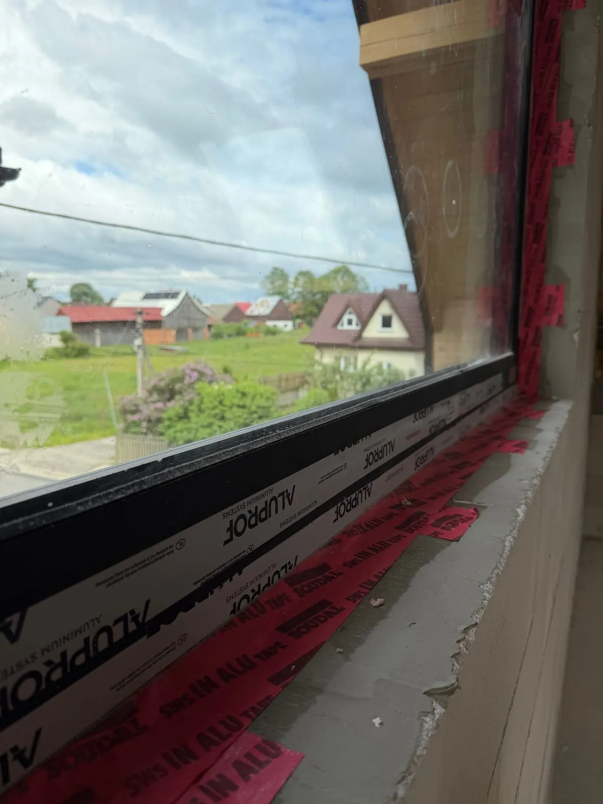 Widok z okna na poddaszu na Czarny Dunajec, taśma paroszczelna Soudal SWS Basic Plus Inside na progu