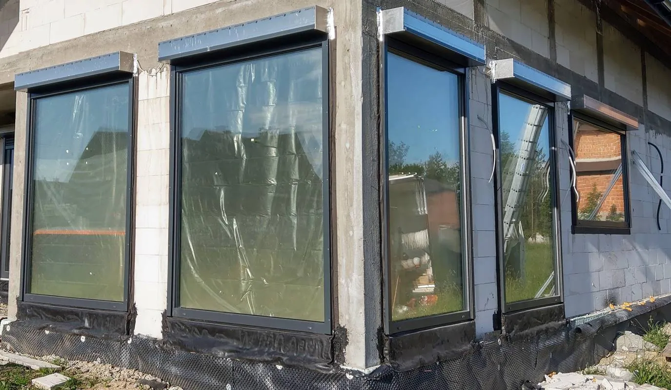 Rolety zewnętrzne i żaluzje fasadowe, realizacja TYLKA na Podhalu, zdjęcie 5