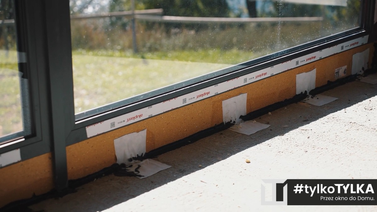 Warstwa środkowa - piana i ciepły próg Purenit