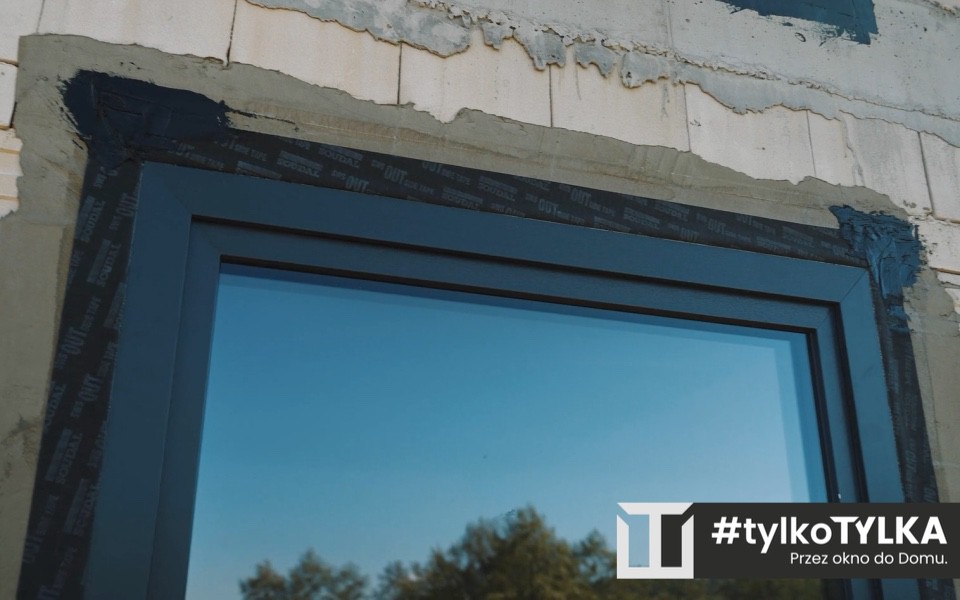 Taśma paroszczelna - część zewnętrzna montażu w systemie Soudal SWS